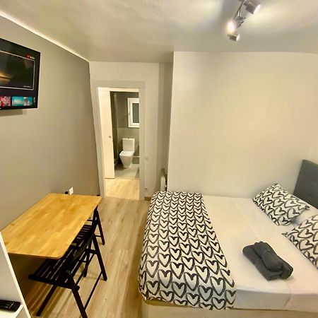 Suites Nuevas Con Bano Privado Frente Al Metro St Mwc Barcelona-Fira Оспиталет де Лобрегат Екстериор снимка