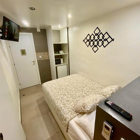 Suites Nuevas Con Bano Privado Frente Al Metro St Mwc Barcelona-Fira Оспиталет де Лобрегат Екстериор снимка