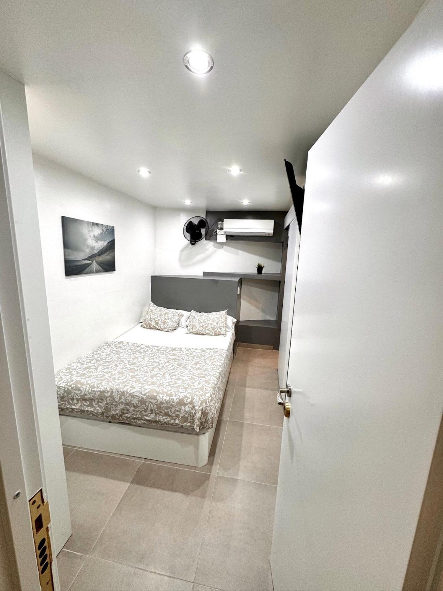 Suites Nuevas Con Bano Privado Frente Al Metro St Mwc Barcelona-Fira Оспиталет де Лобрегат Екстериор снимка
