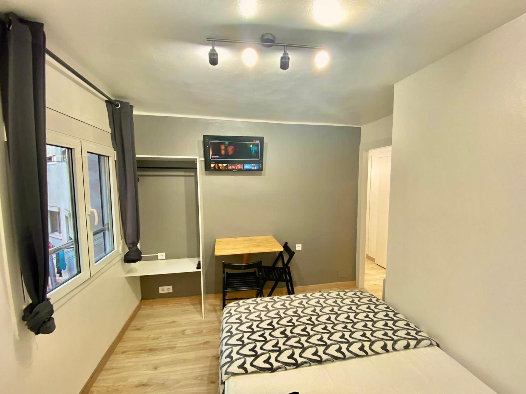 Suites Nuevas Con Bano Privado Frente Al Metro St Mwc Barcelona-Fira Оспиталет де Лобрегат Екстериор снимка