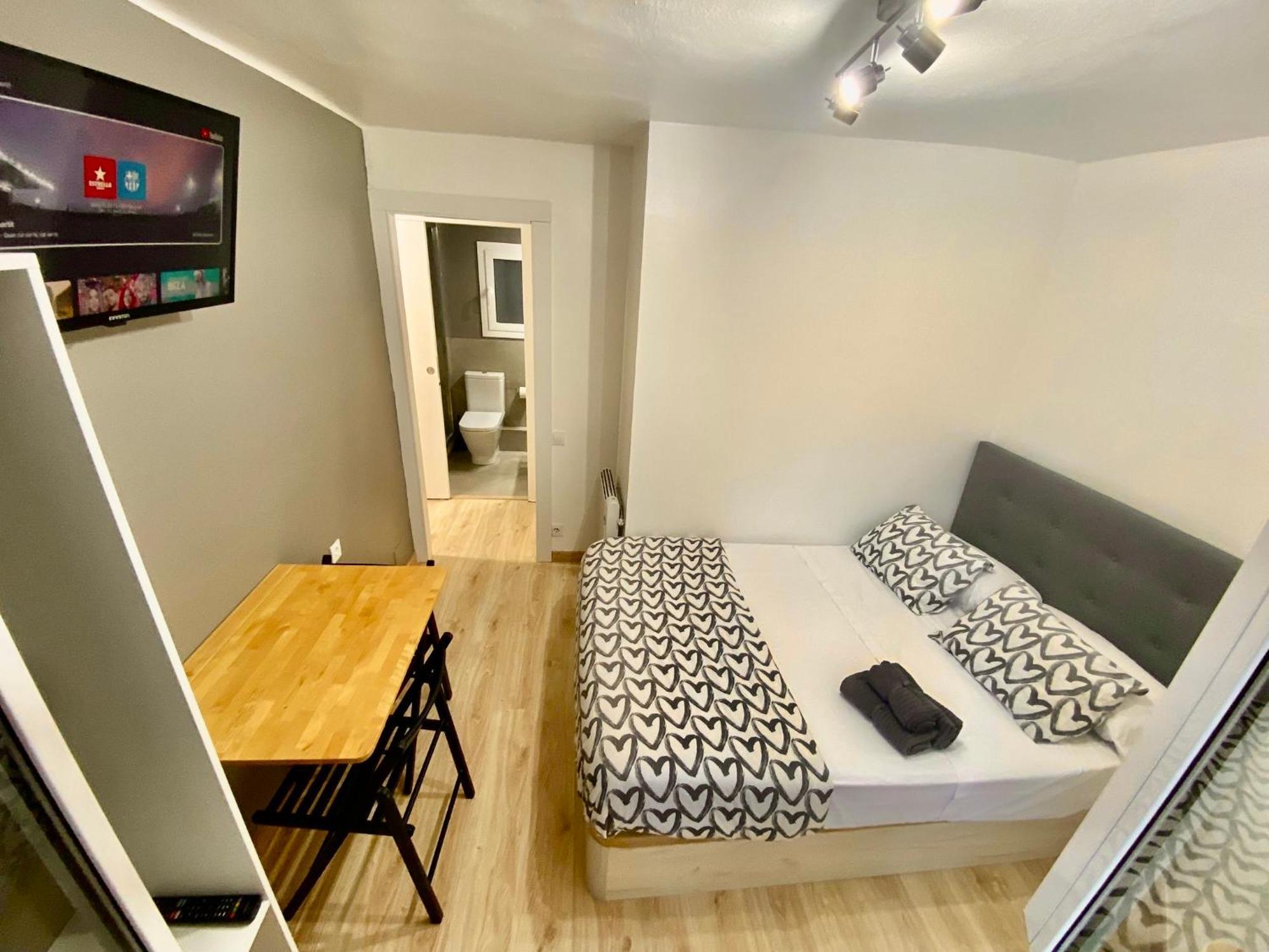 Suites Nuevas Con Bano Privado Frente Al Metro St Mwc Barcelona-Fira Оспиталет де Лобрегат Екстериор снимка