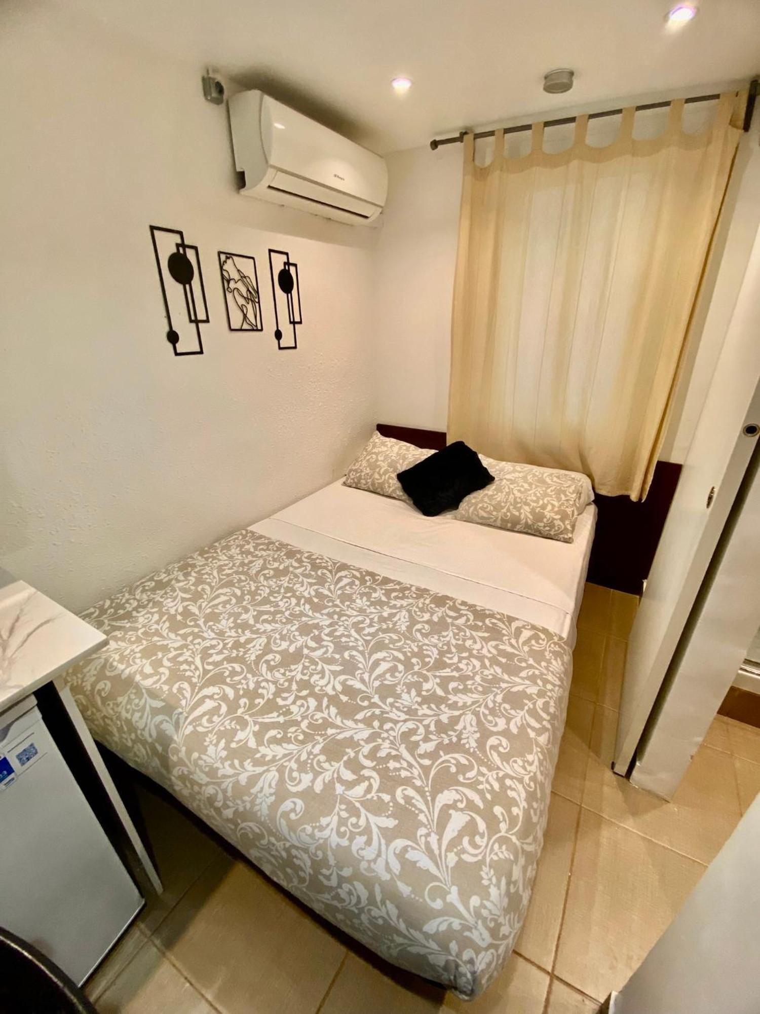 Suites Nuevas Con Bano Privado Frente Al Metro St Mwc Barcelona-Fira Оспиталет де Лобрегат Екстериор снимка