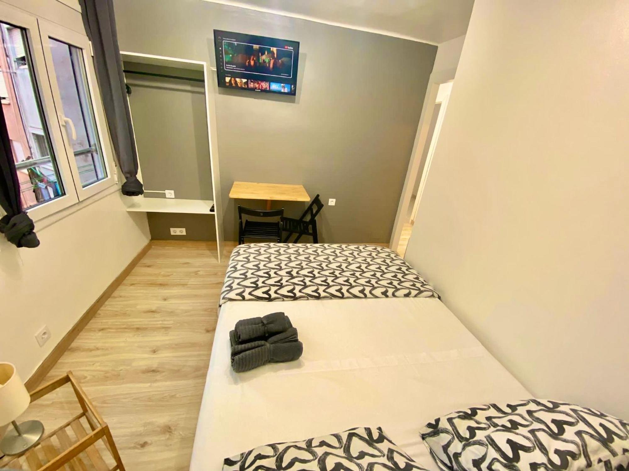Suites Nuevas Con Bano Privado Frente Al Metro St Mwc Barcelona-Fira Оспиталет де Лобрегат Екстериор снимка