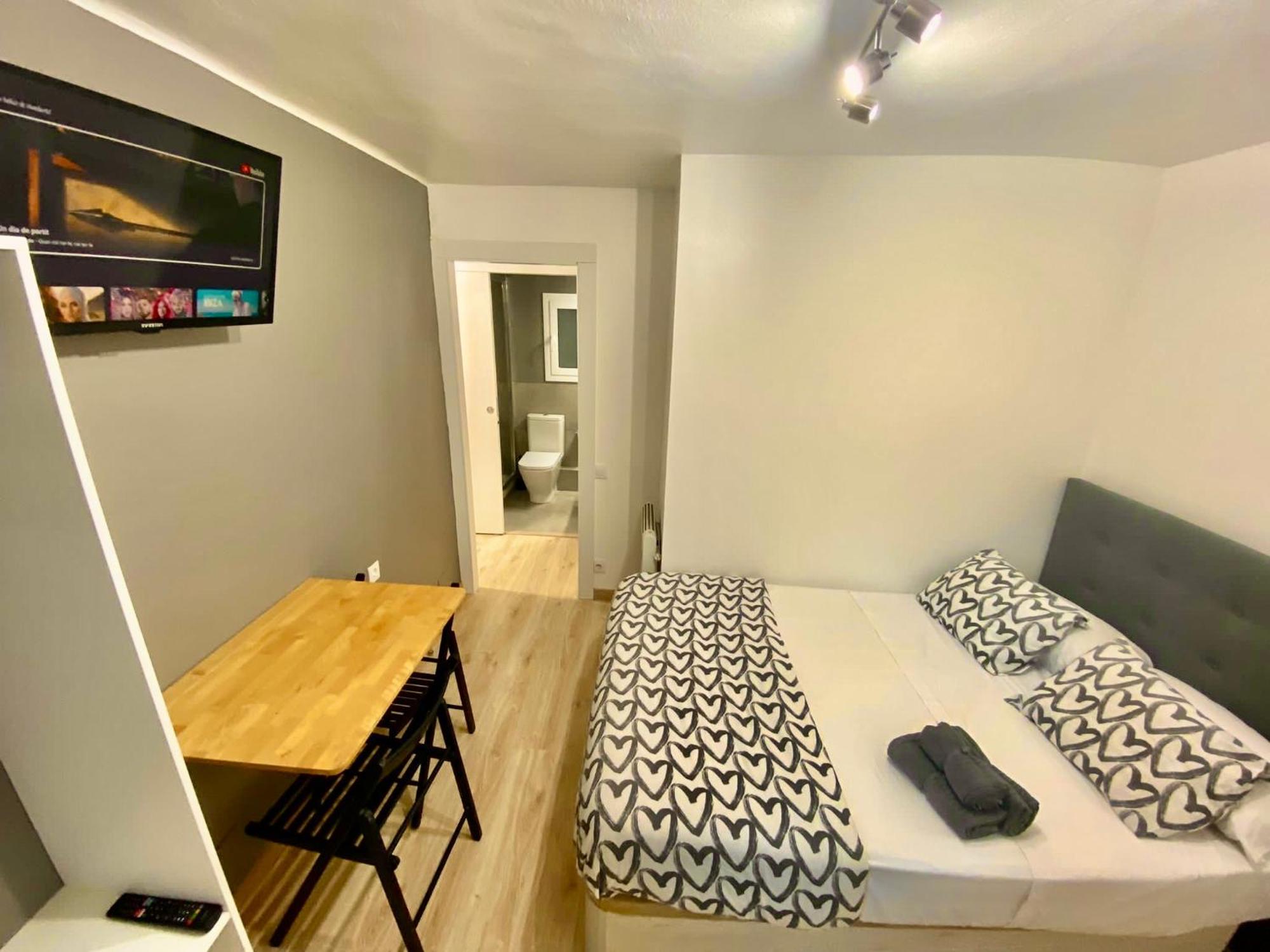Suites Nuevas Con Bano Privado Frente Al Metro St Mwc Barcelona-Fira Оспиталет де Лобрегат Екстериор снимка