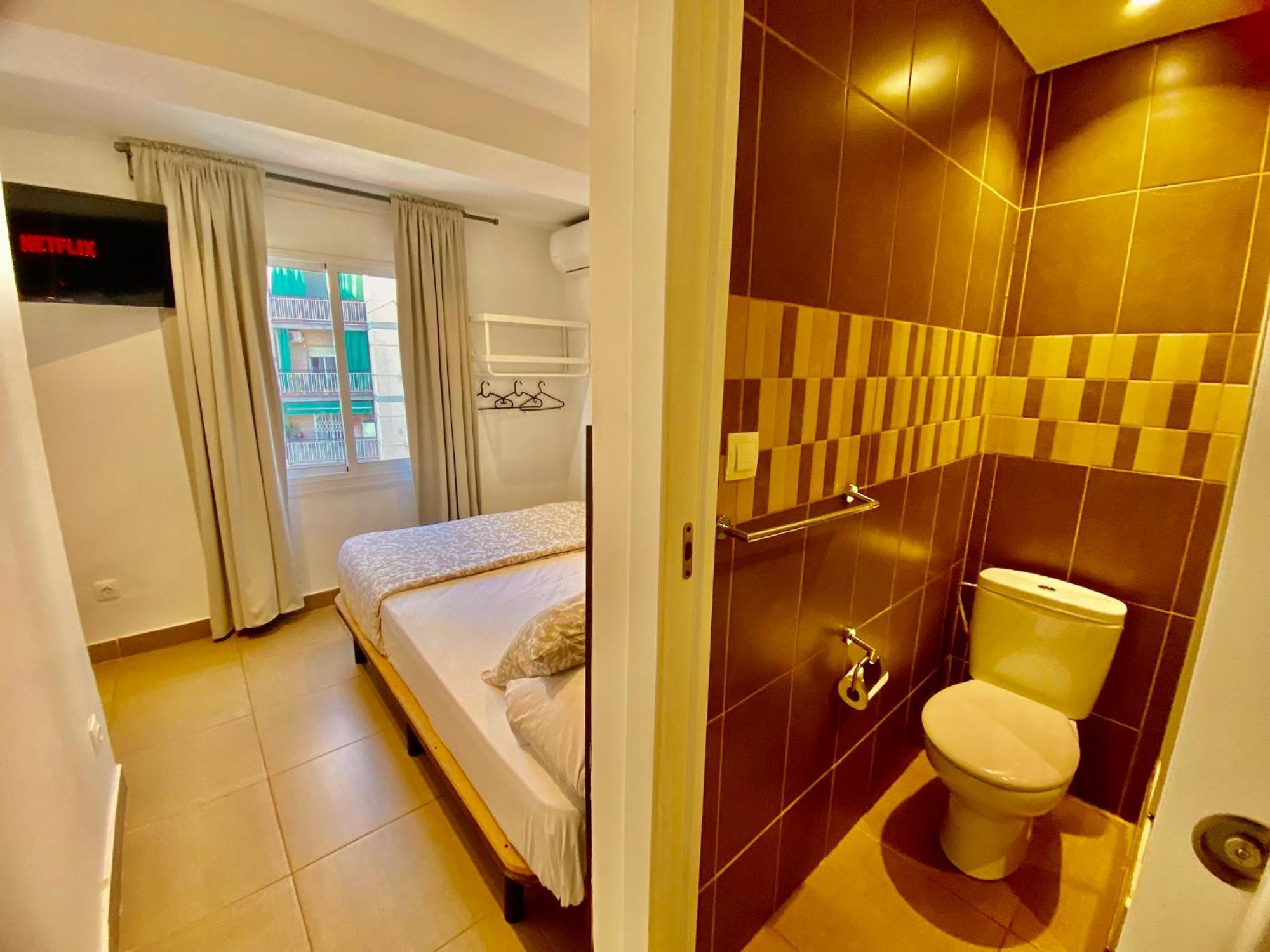 Suites Nuevas Con Bano Privado Frente Al Metro St Mwc Barcelona-Fira Оспиталет де Лобрегат Екстериор снимка