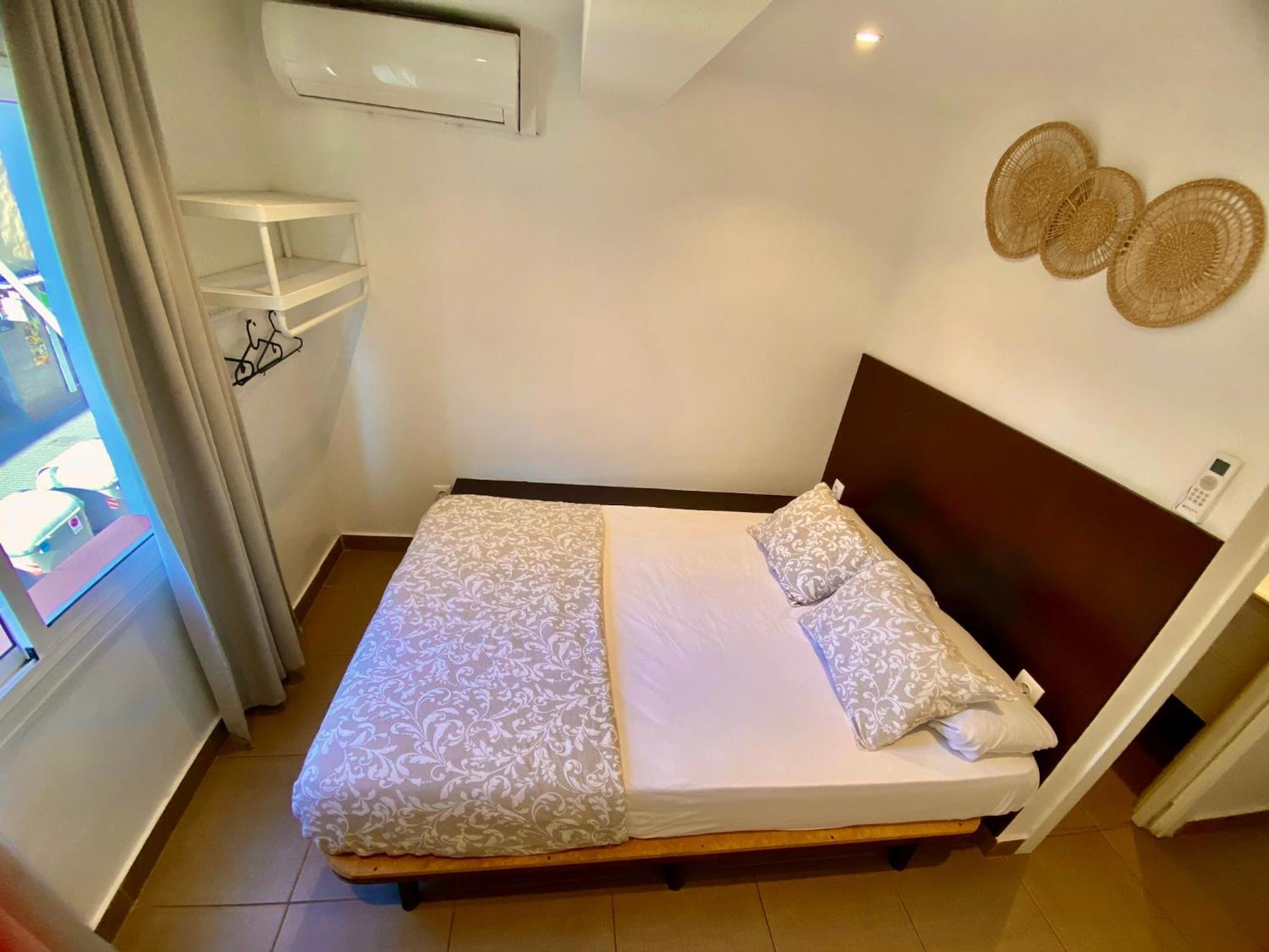 Suites Nuevas Con Bano Privado Frente Al Metro St Mwc Barcelona-Fira Оспиталет де Лобрегат Екстериор снимка