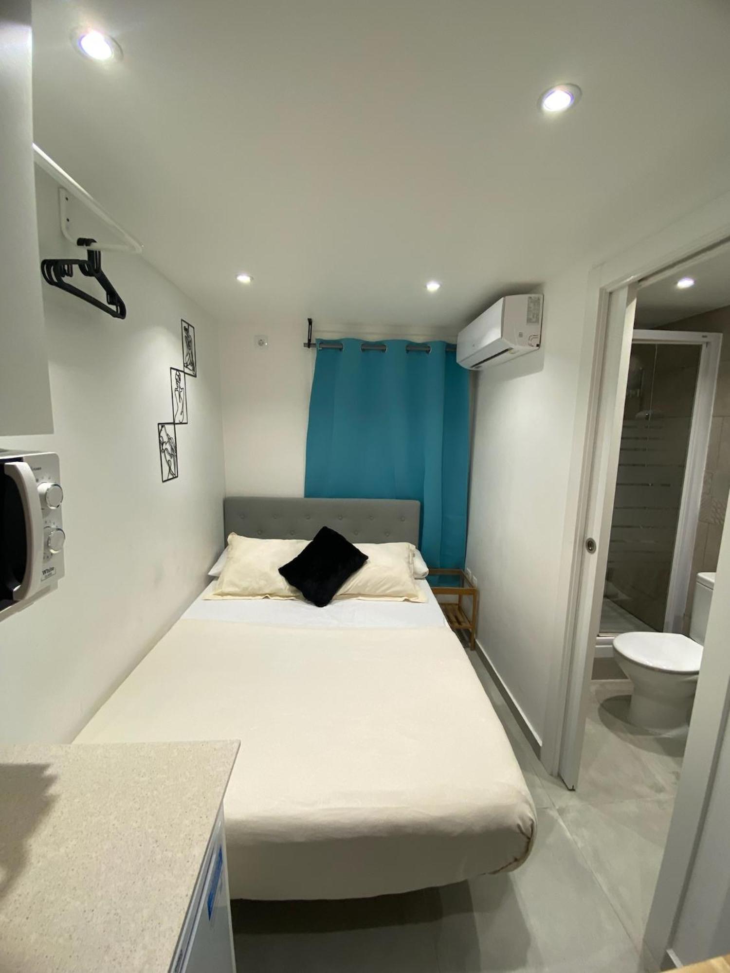 Suites Nuevas Con Bano Privado Frente Al Metro St Mwc Barcelona-Fira Оспиталет де Лобрегат Екстериор снимка