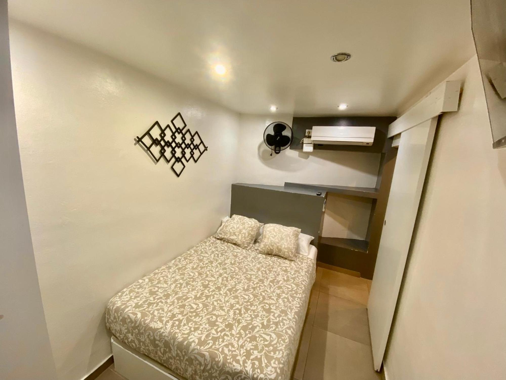 Suites Nuevas Con Bano Privado Frente Al Metro St Mwc Barcelona-Fira Оспиталет де Лобрегат Екстериор снимка