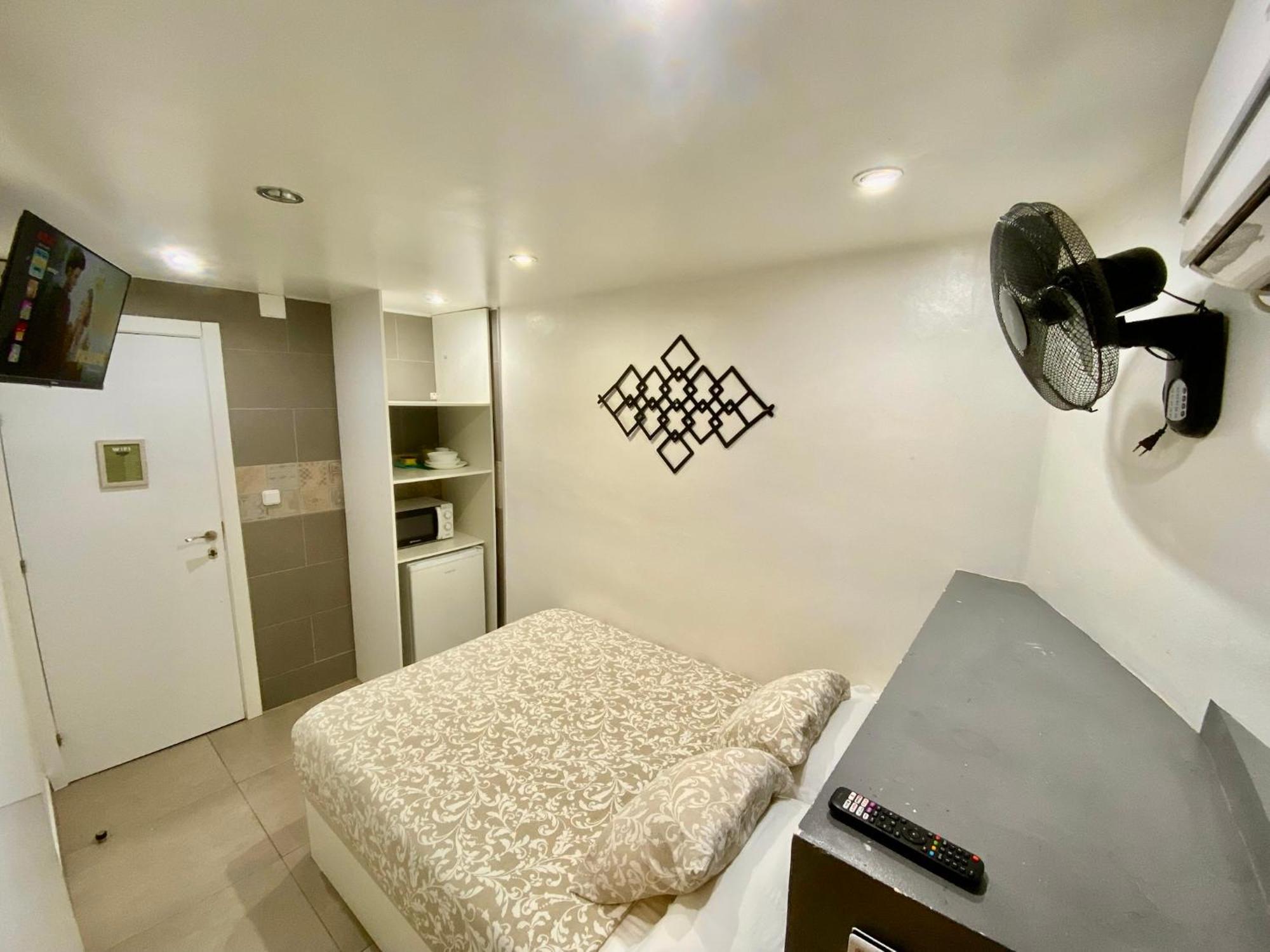 Suites Nuevas Con Bano Privado Frente Al Metro St Mwc Barcelona-Fira Оспиталет де Лобрегат Екстериор снимка