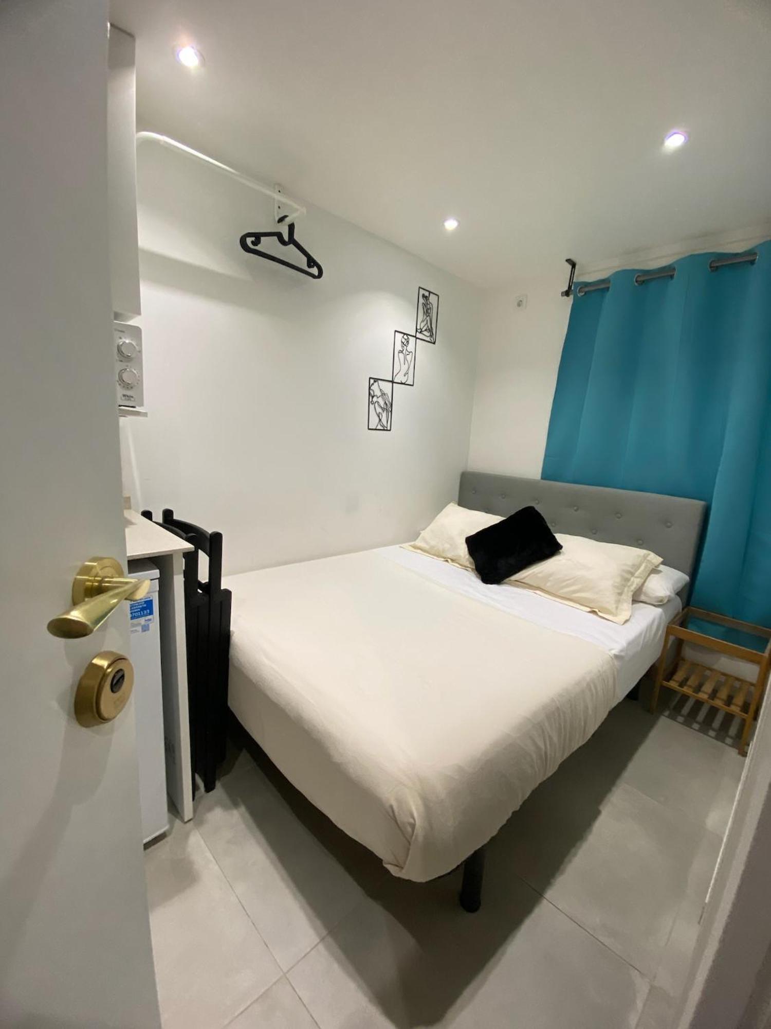 Suites Nuevas Con Bano Privado Frente Al Metro St Mwc Barcelona-Fira Оспиталет де Лобрегат Екстериор снимка