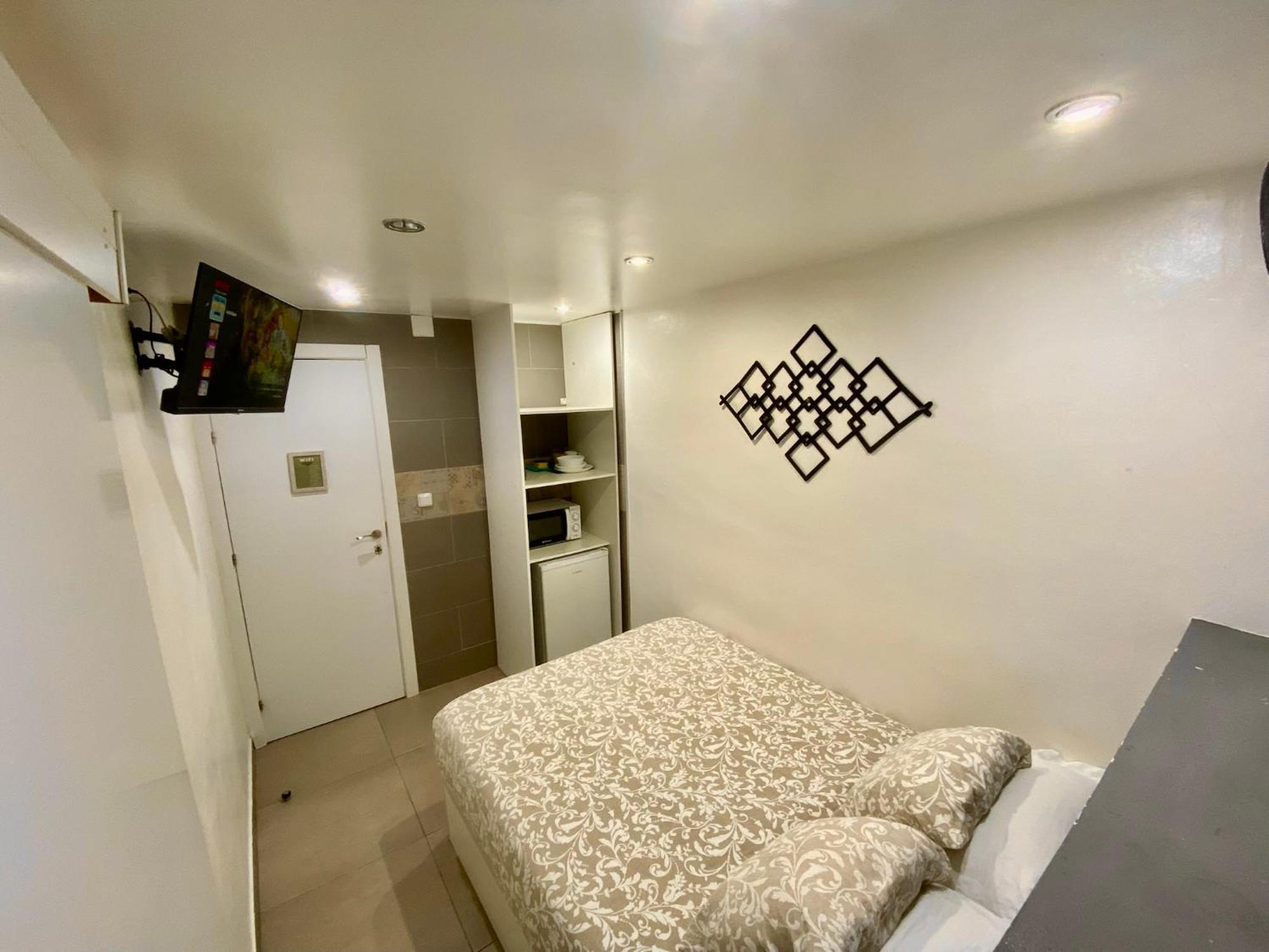 Suites Nuevas Con Bano Privado Frente Al Metro St Mwc Barcelona-Fira Оспиталет де Лобрегат Екстериор снимка