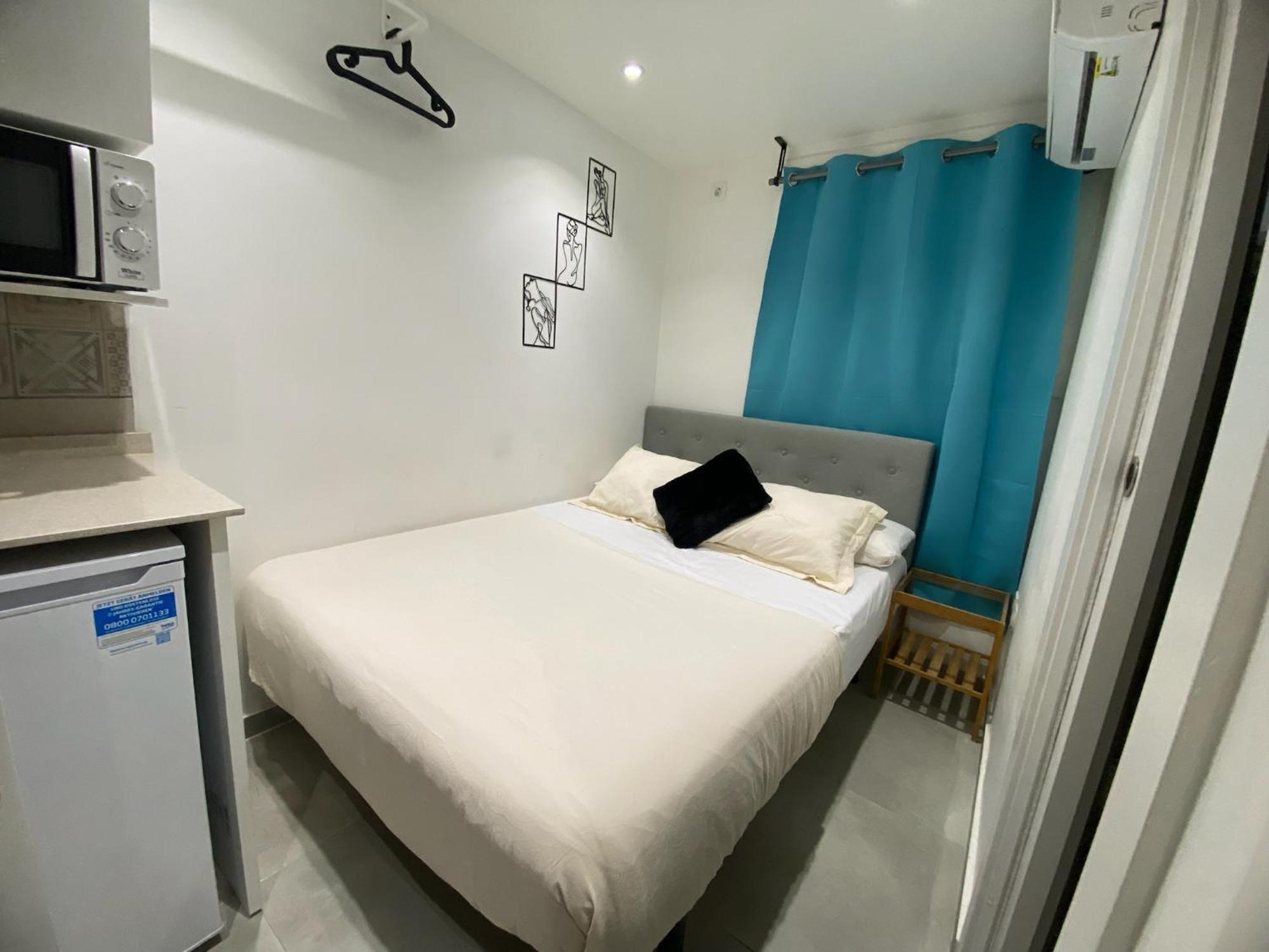 Suites Nuevas Con Bano Privado Frente Al Metro St Mwc Barcelona-Fira Оспиталет де Лобрегат Екстериор снимка