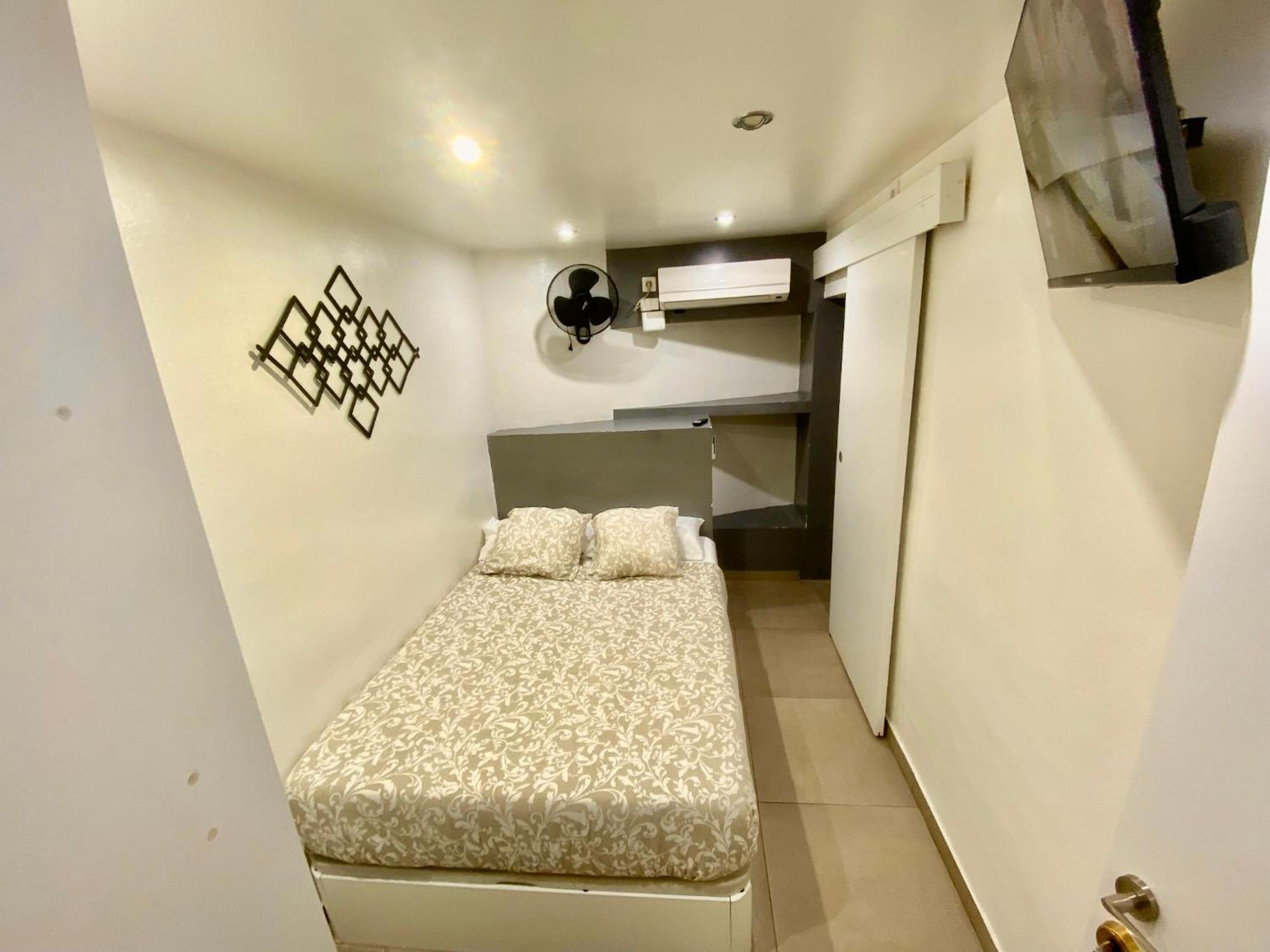 Suites Nuevas Con Bano Privado Frente Al Metro St Mwc Barcelona-Fira Оспиталет де Лобрегат Екстериор снимка