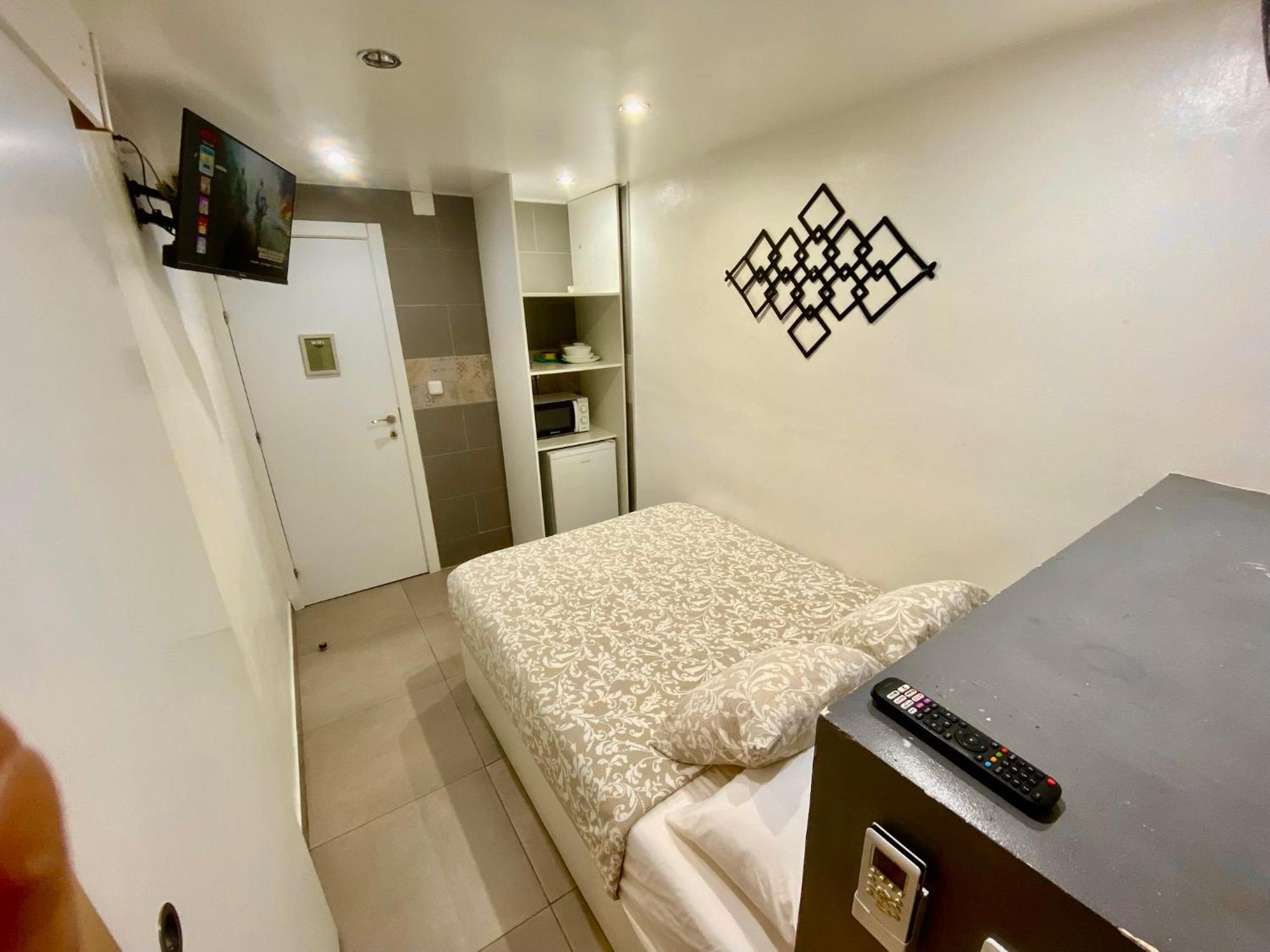 Suites Nuevas Con Bano Privado Frente Al Metro St Mwc Barcelona-Fira Оспиталет де Лобрегат Екстериор снимка