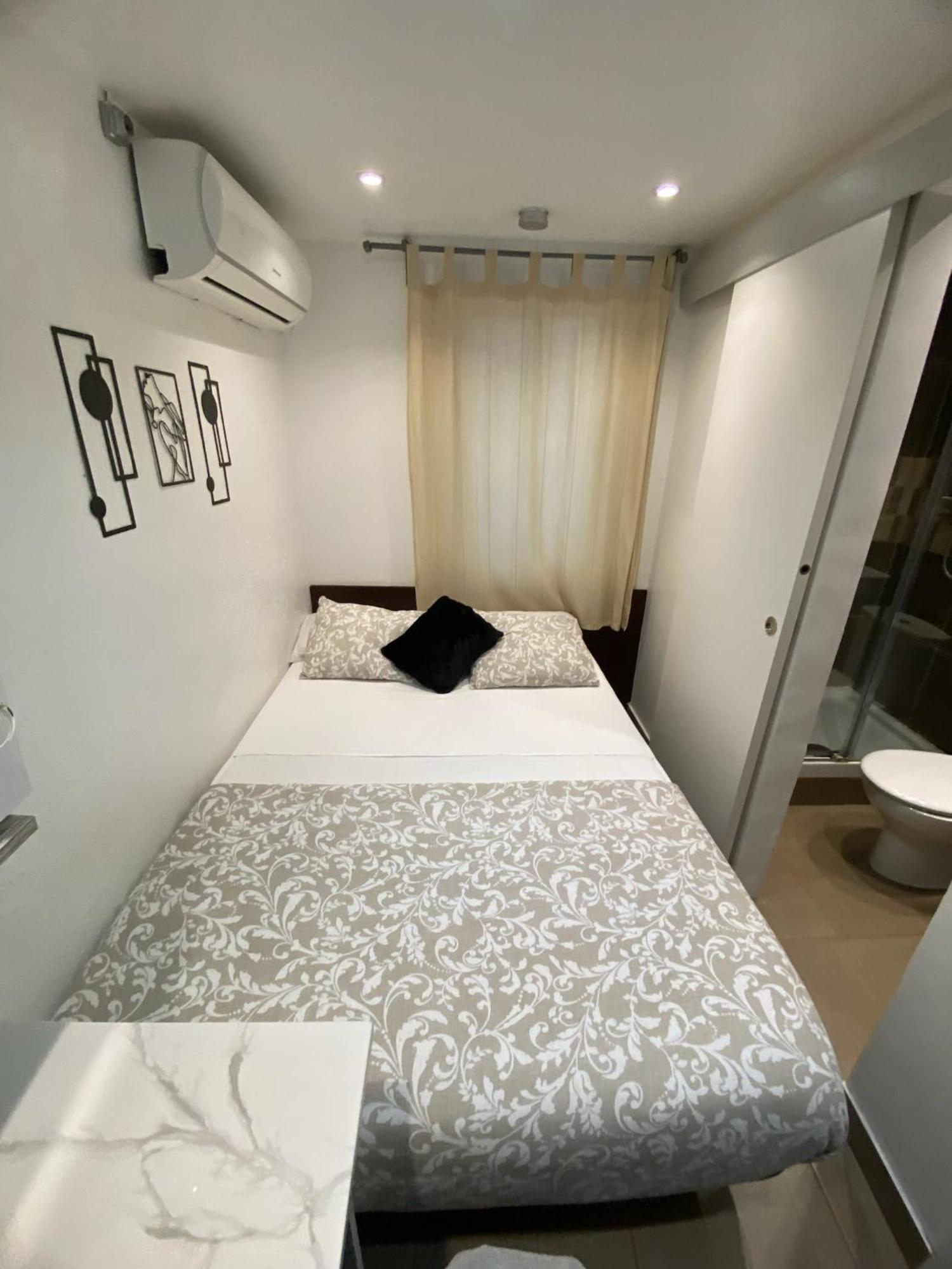 Suites Nuevas Con Bano Privado Frente Al Metro St Mwc Barcelona-Fira Оспиталет де Лобрегат Екстериор снимка